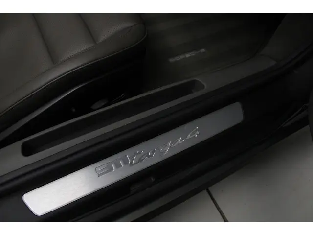 Porsche 911 3.0 4 Targa 2022 Benzine 23