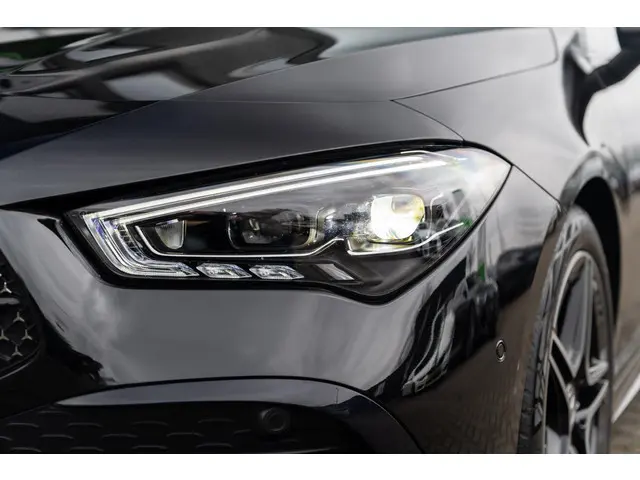 Mercedes-Benz CLA 180 AMG Line 2024 Benzine 39
