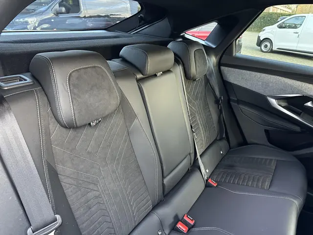 Peugeot 3008 1.2 Hybrid 145 PK GT 2025 Hybride Benzine 34