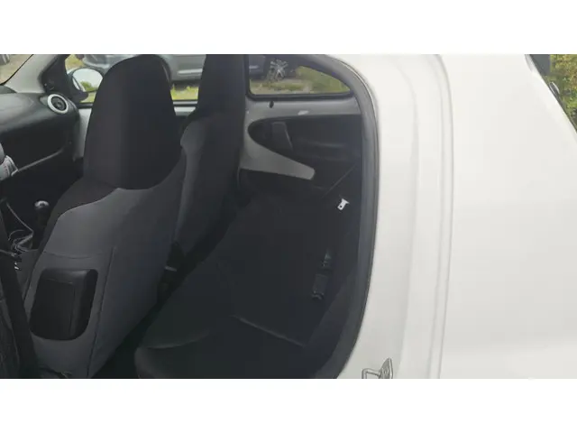 Toyota Aygo 1.0 VVT-i Now AIRCO 2013! 2013 Benzine 10