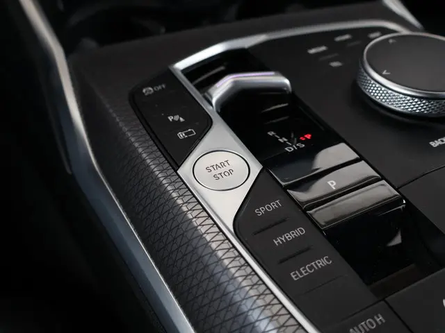 BMW 3 Serie 330e 2026 Hybride Benzine 24