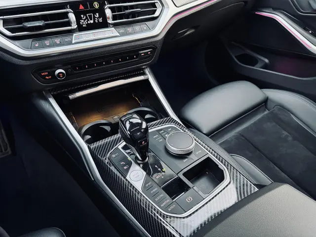 BMW 3 Serie 330e High Executive 2020 Hybride Benzine 8