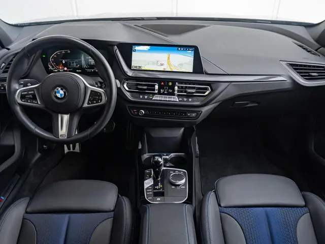 BMW 1 Serie 5-deurs 118i 2023 Benzine 7