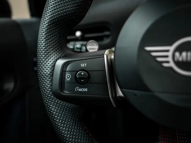 MINI 3-Deurs Cooper C John Cooper Works M 2024 Benzine 18