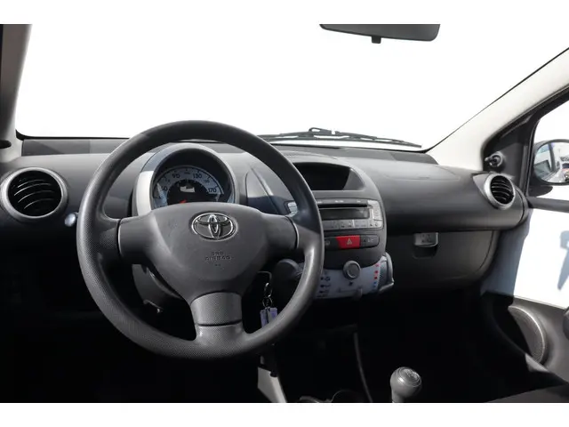 Toyota Aygo 1.0 VVT-i Now, Airco. 2013 Benzine 12