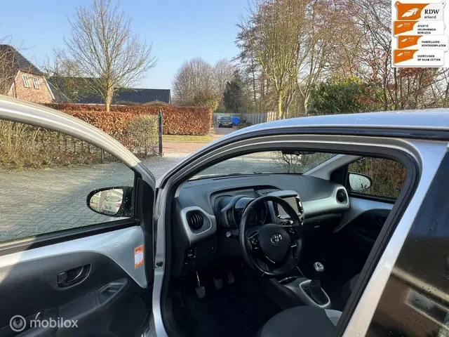 Toyota Aygo 1.0 VVT-i x-play 2015 Benzine 12