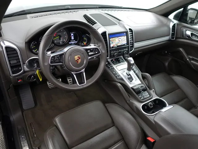 Porsche Cayenne 2
