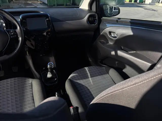 Peugeot 108 1.0 e-VTi Allure TOP! 2021 Benzine 21
