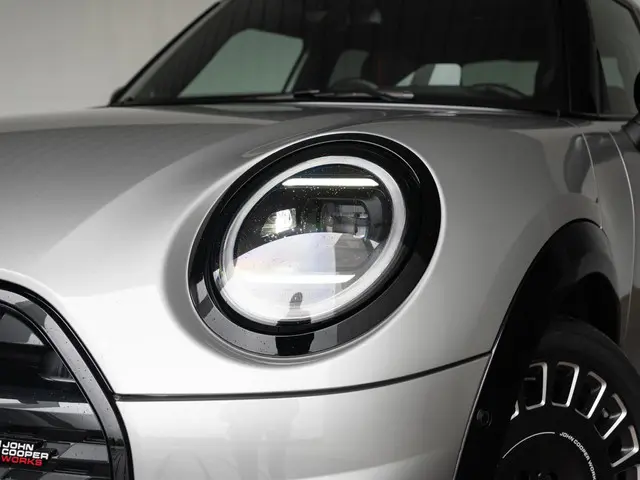 MINI 5-Deurs S 2025 Benzine 16