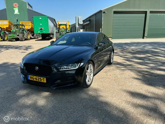 Jaguar XE 3