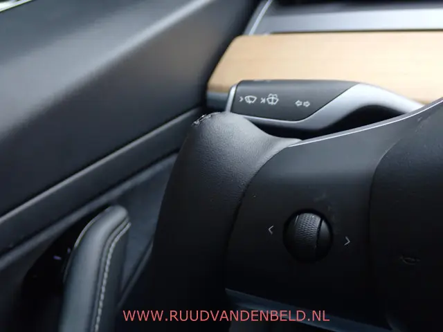 Tesla Model 3 SR+ RWD 60 kWh 2020 Elektrisch 13