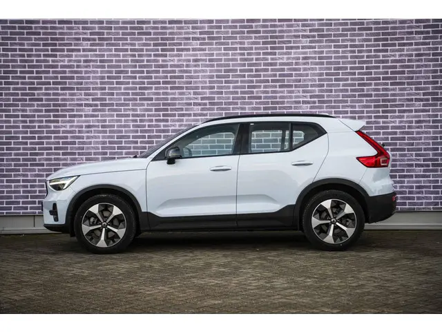 Volvo XC40 2.0 B4 Plus Dark 2025 Benzine 4