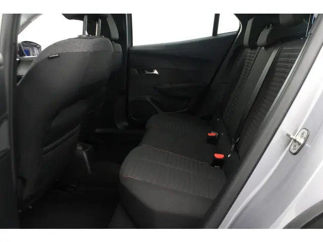 Peugeot 2008 1.2 PureTech Active 2020 Benzine 12