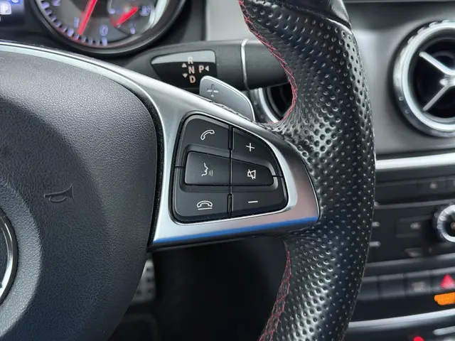 Mercedes-Benz GLA 180 AMG line 2016 Benzine 22