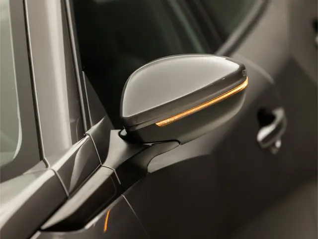 Peugeot 2008 1.2 PureTech Sport 2021 Benzine 34
