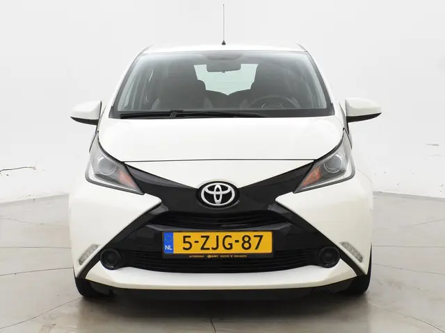 Toyota Aygo 1.0 VVT-i X-PLAY 5-DEURS 2015 Benzine 6