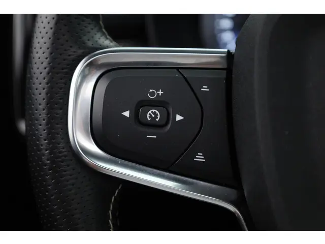 Volvo XC40 1.5 T4 Recharge R-Design 2021 Hybride Benzine 8