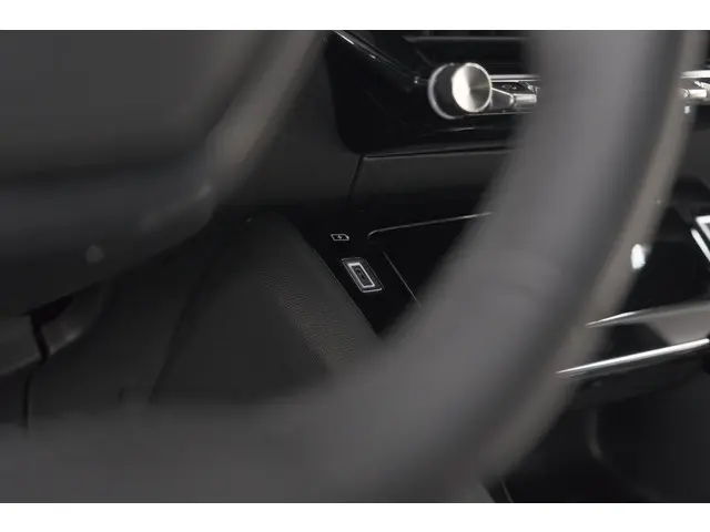 Peugeot 2008 1.2 Hybrid 145 Allure 2025 Hybride Benzine 47