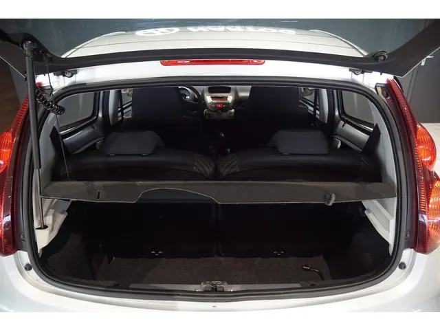 Peugeot 107 1.0 2013 Benzine 17