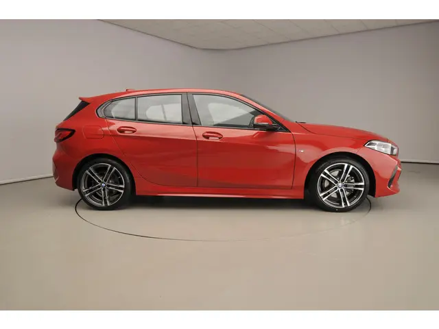 BMW 1 Serie 5-deurs 118i 2021 Benzine 4