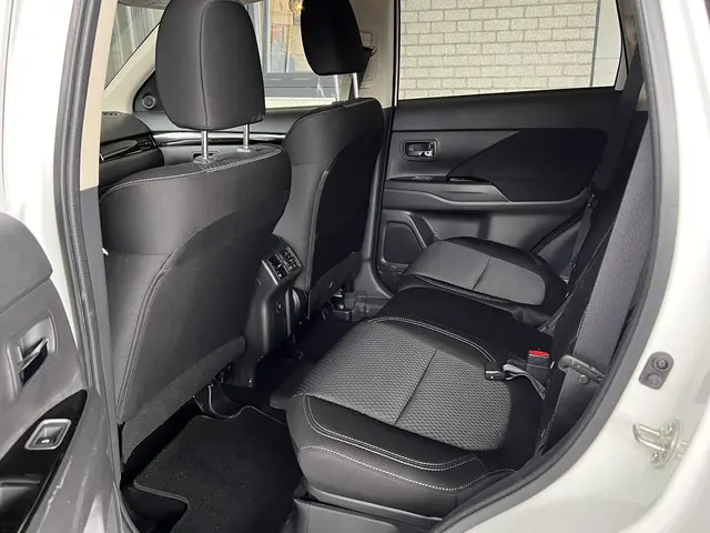 Mitsubishi Outlander 2.4 PHEV Pure+ 2020 Hybride Benzine 26