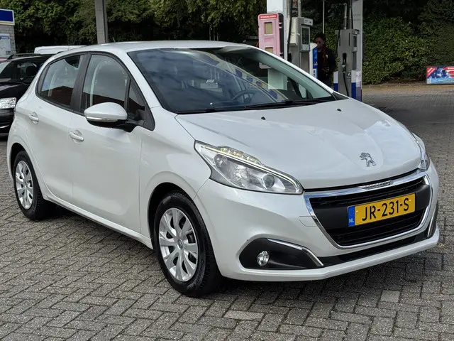 Peugeot 208 1.2 PureTech Blue Lion 2016 Benzine 9