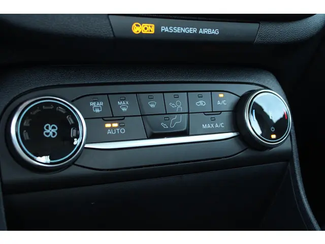 Ford Fiesta 1.0 EcoBoost Hybrid Titanium 2022 Benzine 27