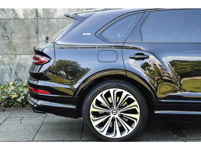 Bentley Bentayga 4.0 V8 First Edition 2021 Benzine 6