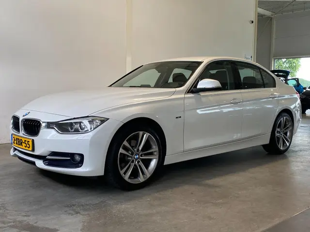 BMW 3 Serie 316i Automaat Sport NL-auto 2014 Benzine