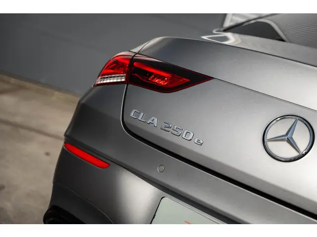 Mercedes-Benz CLA 250 e AMG 2020 Hybride Benzine 44