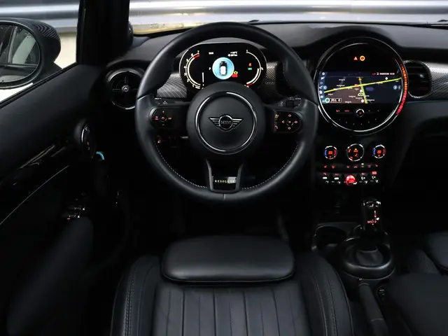 MINI 5-Deurs Cooper 2023 Benzine 9