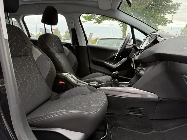 Peugeot 2008 1.2 PureTech Blue Lion 2016 Benzine 8