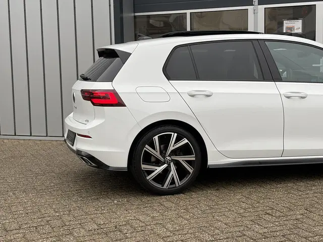 Volkswagen Golf 1.5 eTSI R-Line 2022 Benzine 8