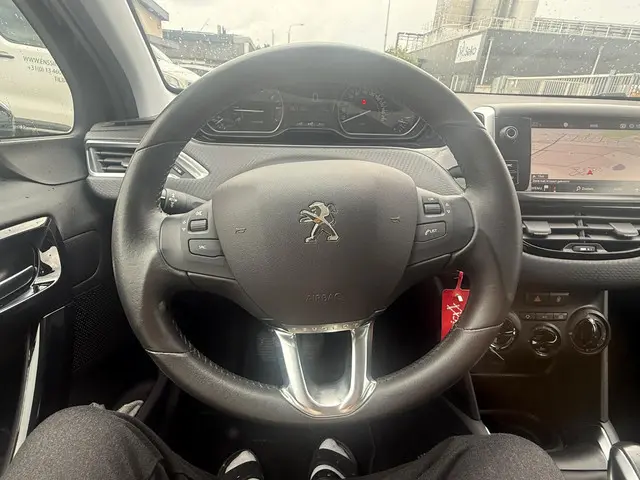 Peugeot 208 1.2 PureTech Signature 2019 Benzine 12