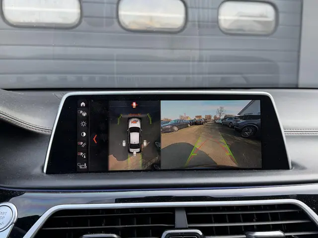 BMW 7 Serie 750i xDrive High Executive 2018 Benzine 24