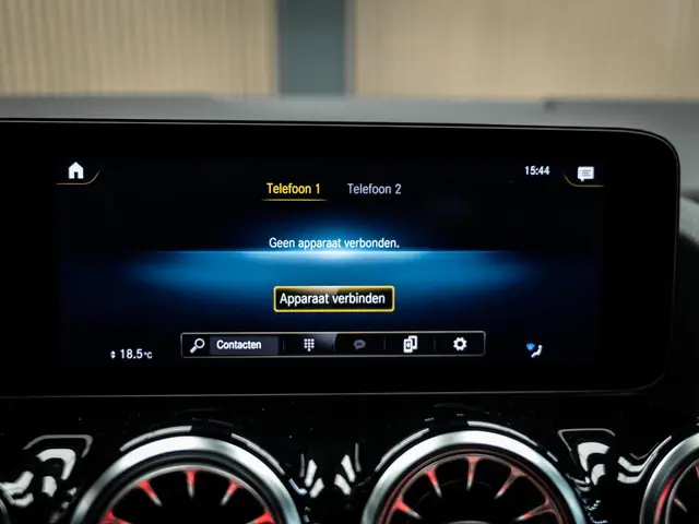 Mercedes-Benz GLA 200 AMG Line 2023 Benzine 44