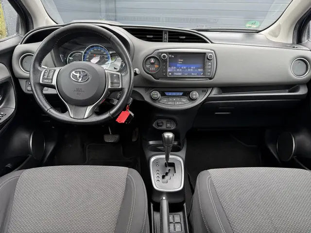 Toyota Yaris 1.5 Hybrid Aspiration 2015 Hybride Benzine 10