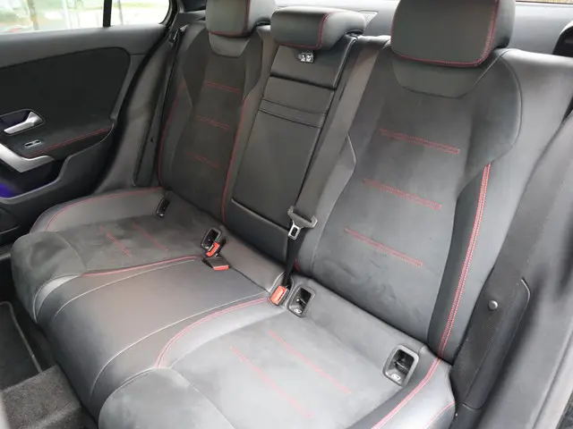 Mercedes-Benz A-Klasse 200 AMG Line 2022 Benzine 10