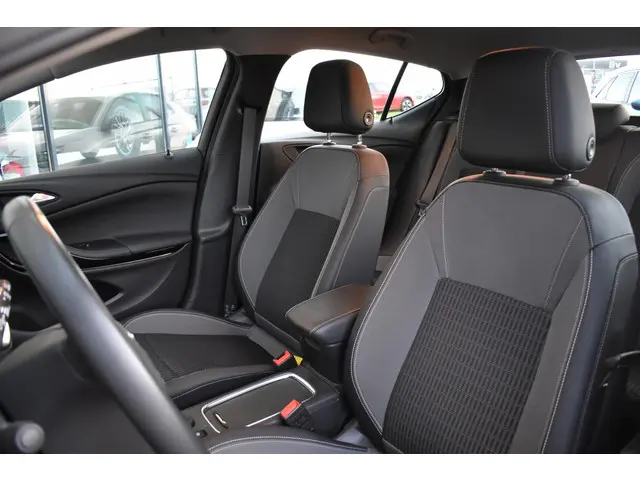 Opel Astra 1.2 Business Elegance 2021 Benzine 17