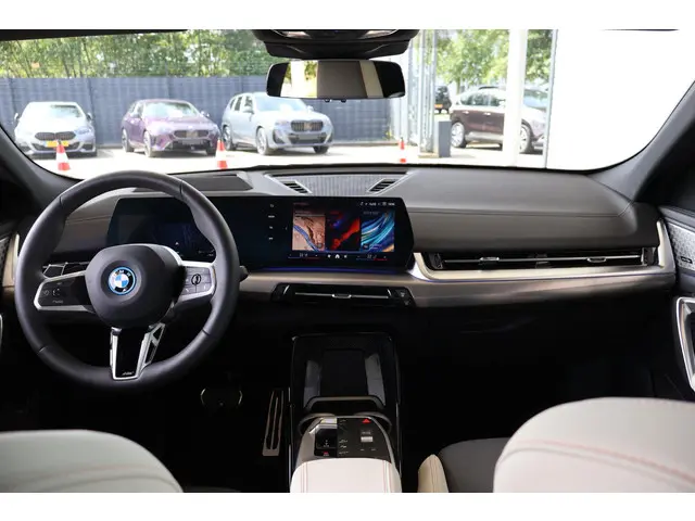 BMW iX2 xDrive30 2025 Elektrisch 9