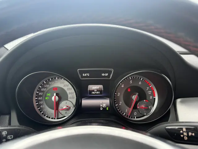 Mercedes-Benz GLA 200 Prestige AMG 2015 Benzine 26