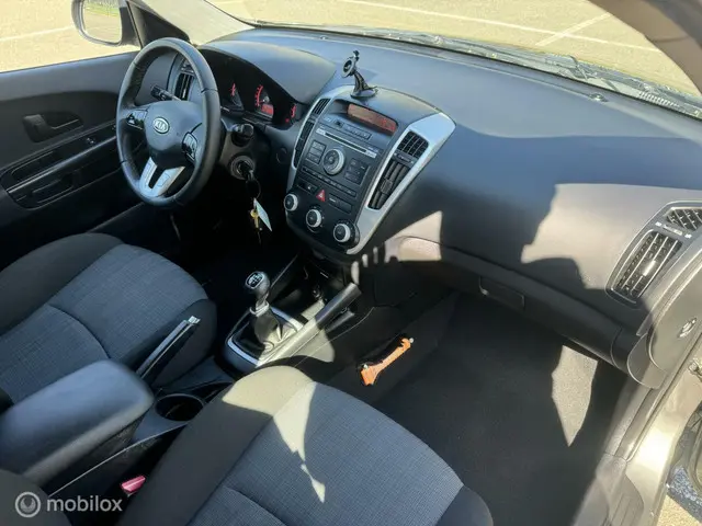 Kia cee'd Sporty Wagon 1.4 CVVT Comfort Pack 2012 Benzine 11