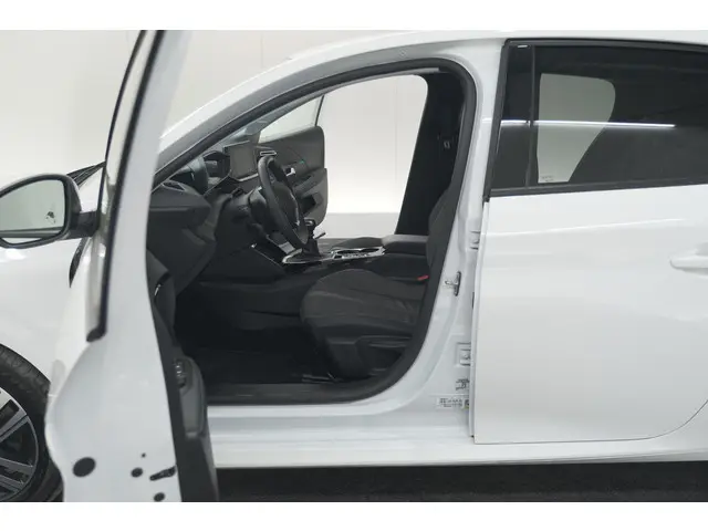 Peugeot 208 PureTech 100 Allure 2024 Benzine 25