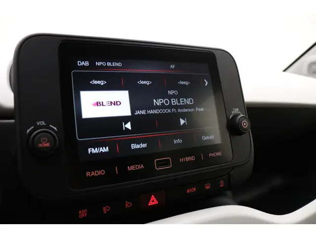 Fiat Panda 1.0 Hybrid Pandina 2025 Benzine 22