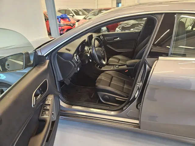 Mercedes-Benz CLA 180 Prestige 2019 Benzine 11