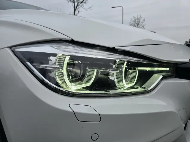 BMW 3 Serie Touring 318i M Sport Edition 2019 Benzine 22