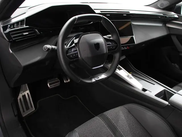 Peugeot 308 1.2 PureTech GT 2024 Benzine 2