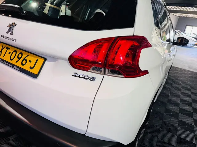 Peugeot 2008 1.2 PureTech Blue Lease 2014 Benzine 11