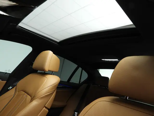 BMW 5 Serie Sedan 540i 2020 Benzine 23