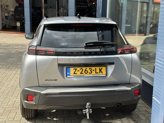 Peugeot 2008 1.2 Turbo 100 PK Allure 2023 Benzine 4